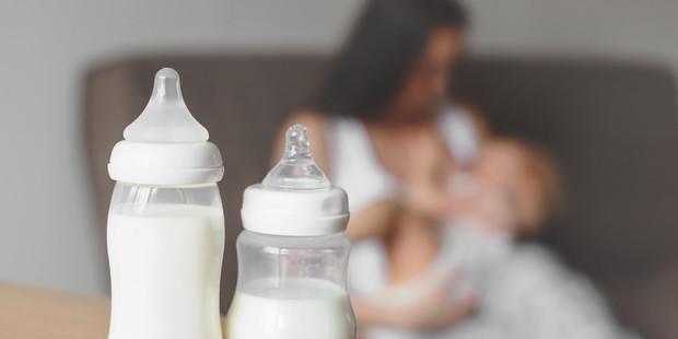 Choc a Capri, bimba di 15 mesi beve latte scaduto a gennaio: finisce in ospedale