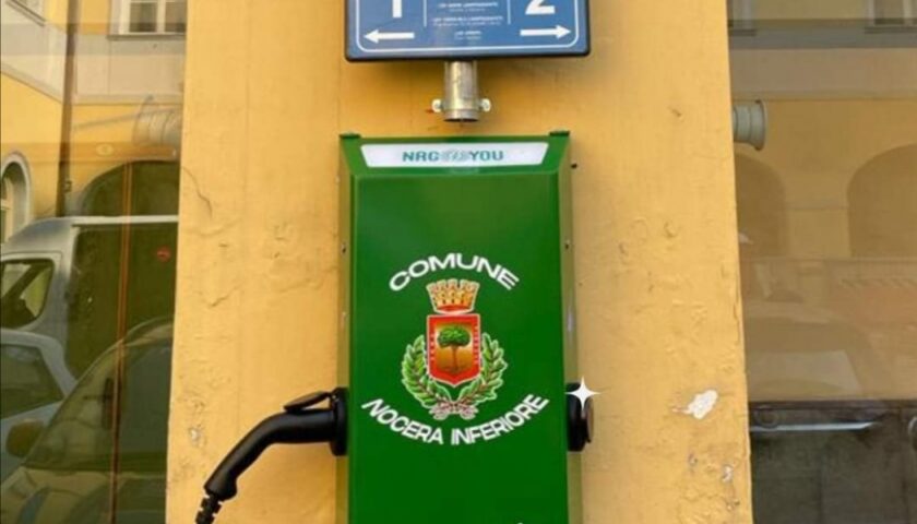 Nocera Inferiore, una città ecosostenibile: installata colonnina per ricarica auto elettriche