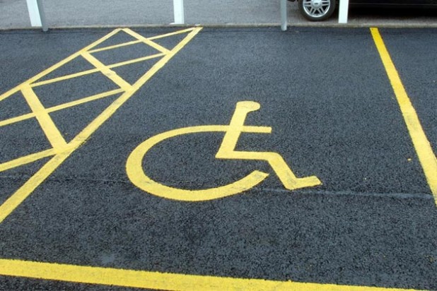 Cava de’ Tirreni, figlio disabile: duplica il pass per la sosta dell’auto