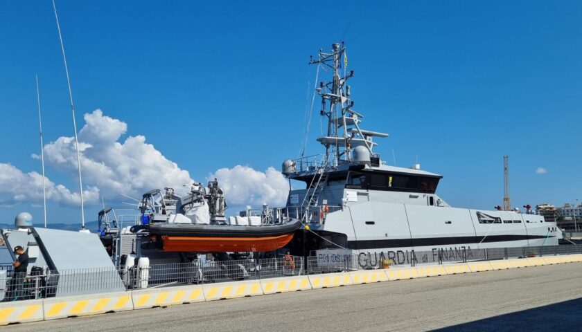 Guardia di Finanza, pattugliatore P04 “Osum” nel porto Salerno