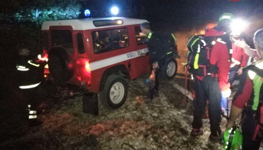 Auto in fiamme ad Albanella, rogo causato da un corto circuito