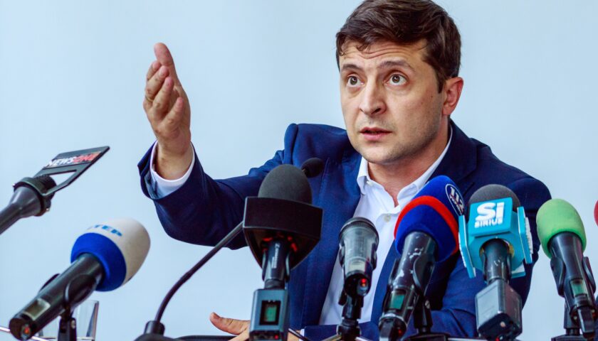 Ucraina, banditi i partiti filo russo: provvedimento di Zelensky