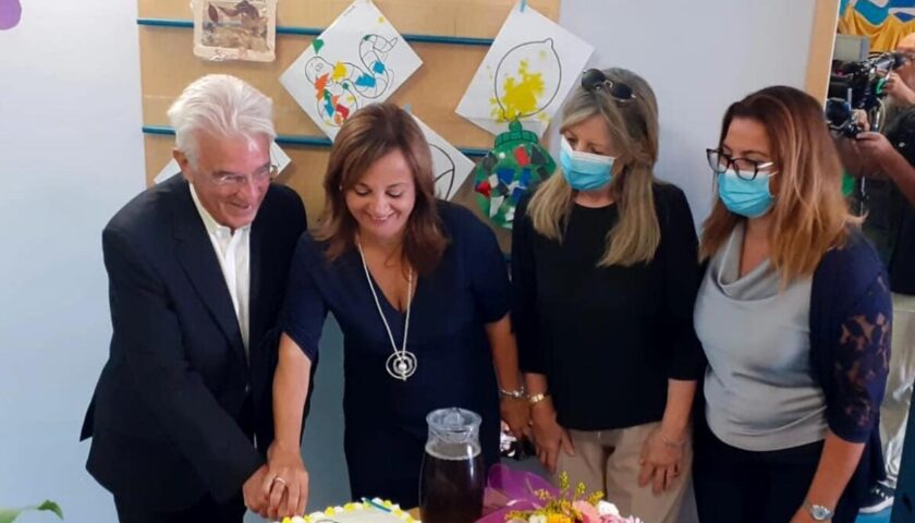 Scuole materne riaperte a Salerno, gli auguri di sindaco e assessori