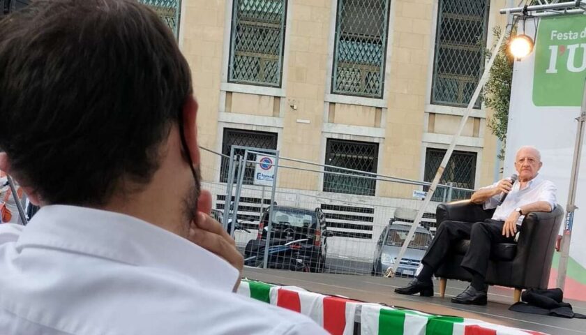 De Luca a Taranto: “Conte? Turista svedese, mica l’ex presidente del Consiglio”