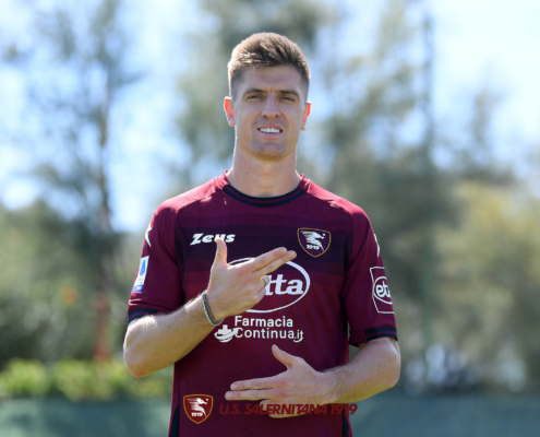 Salernitana, Krzysztof Piatek si presenta: “Qui per fare tanti gol. All’Arechi atmosfera incredibile”