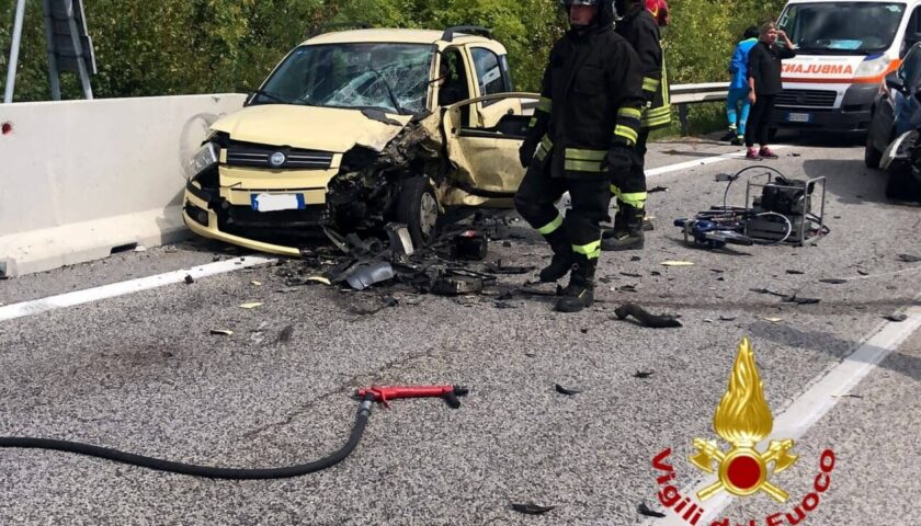 Incidente tra auto a Nusco: ferita una 52enne di Colliano