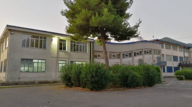 Cava de’ Tirreni, gli studenti: infiltrazioni d’acqua nel liceo Genoino