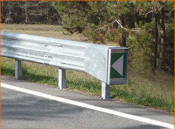 Strade. A Pollica la sostituzione delle barriere di sicurezza