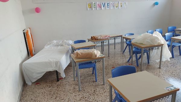 Denuncia della Flc Cgil di Salerno: rifiuti e materiale elettorale nei plessi scolastici, il Comune non sanifica le scuole