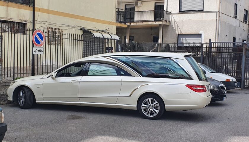 Eboli, sequestrato carro funebre senza assicurazione