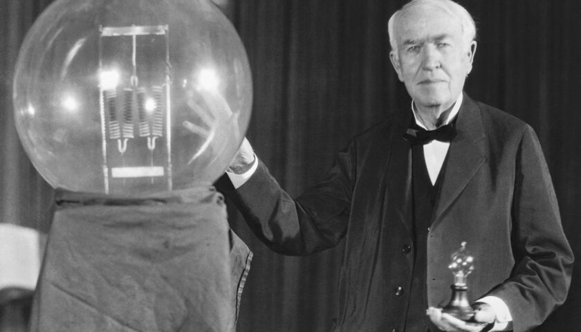 Il 4 settembre 1882 Edison inaugura a New York la prima centrale elettrica
