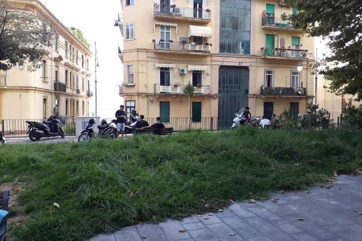 Salerno, la denuncia:  piazzetta Alario torna nel degrado