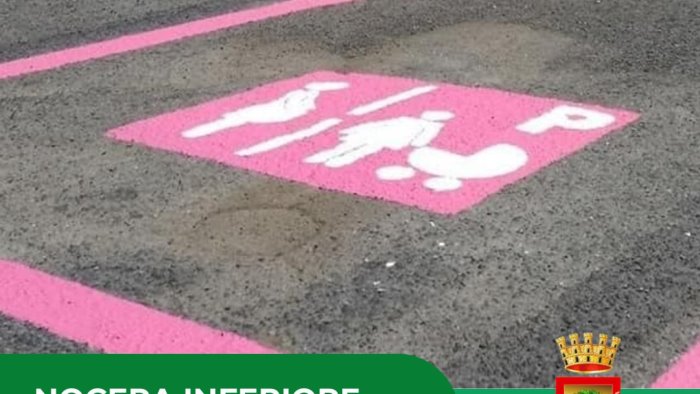 A Nocera Inferiore 36 nuovi stalli rosa per donne incinte e genitori con bambini
