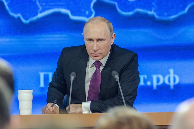 Ucraina, Putin incontra i vertici militari al Cremlino