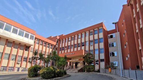Pretende di essere medicato in ospedale a Scafati e minaccia il personale sanitario: denunciato 40enne