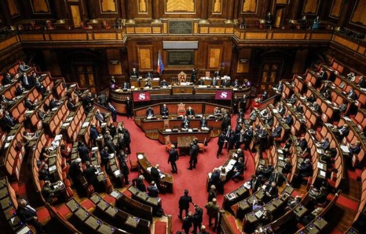 Elezioni, lo scrutinio inizierà con il Senato