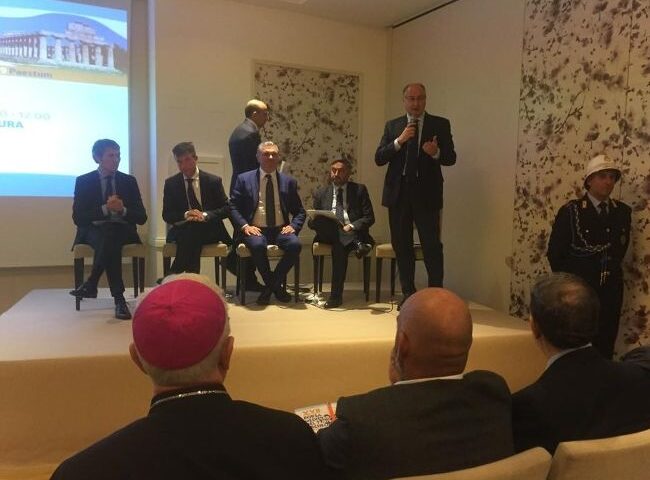 Il presidente della Provincia di Salerno Strianese alla inaugurazione della Borsa Mediterranea del Turismo Archeologico