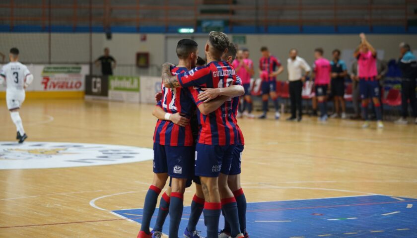 Calcio a 5. Le volpi domano i lupi nel derby, finisce 5 – 2 al Palasele per la Feldi Eboli.