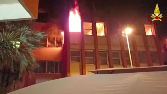 Incendio ospedale di Scafati: “Operatori sanitari senza formazione antincendio”