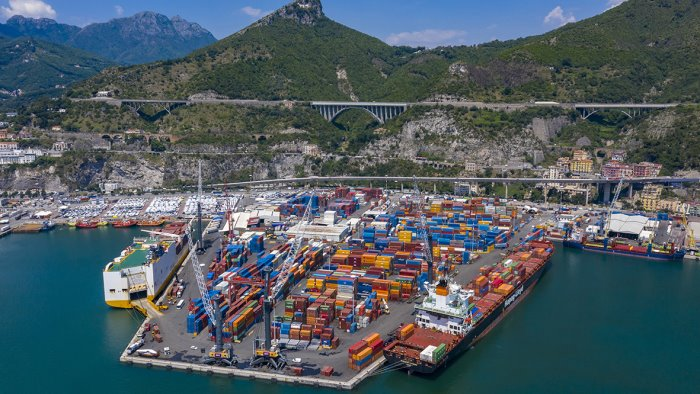 TRAFFICO MERCI ANCORA IN CALO PER I PORTI DI NAPOLI E SALERNO