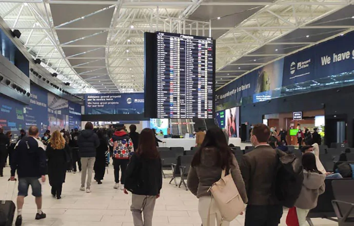 Profumi e sigarette senza pagare in aeroporto, nei guai 30enne salernitana