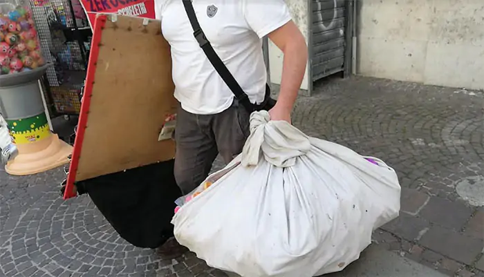 Salerno, blitz con sequestro merce sul corso Vittorio Emanuele