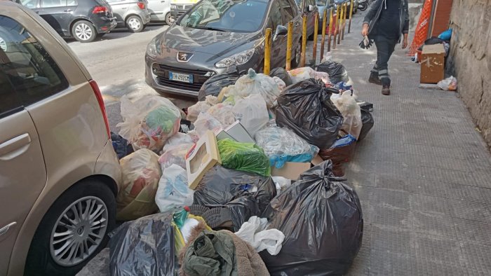 Salerno, micro discariche di rifiuti tra via Irno e via Capone: in arrivo sanzioni