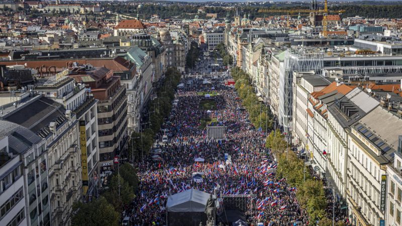 Manifestazione a Praga ‘contro l’odio’ e per Kiev