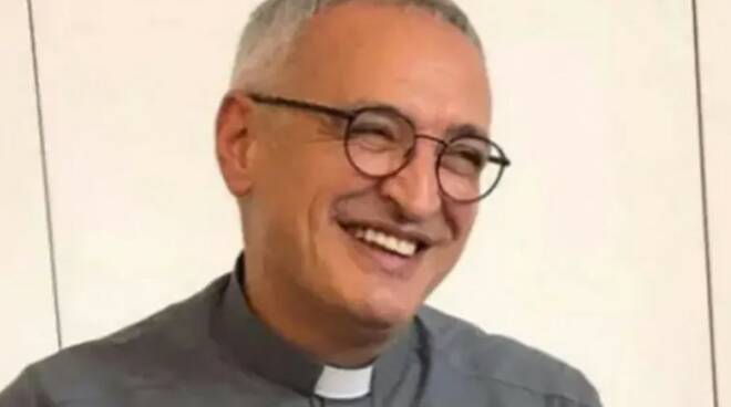 I vescovi: “Padre Giuseppe Galliano non può celebrare nessuna liturgia, se lo fa è un abuso”