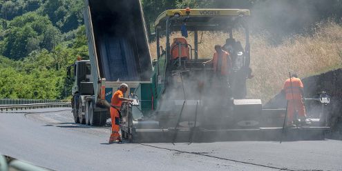  SALERNO, NUOVO ASFALTO IN VIA SPIRITO ZONA FRATTE