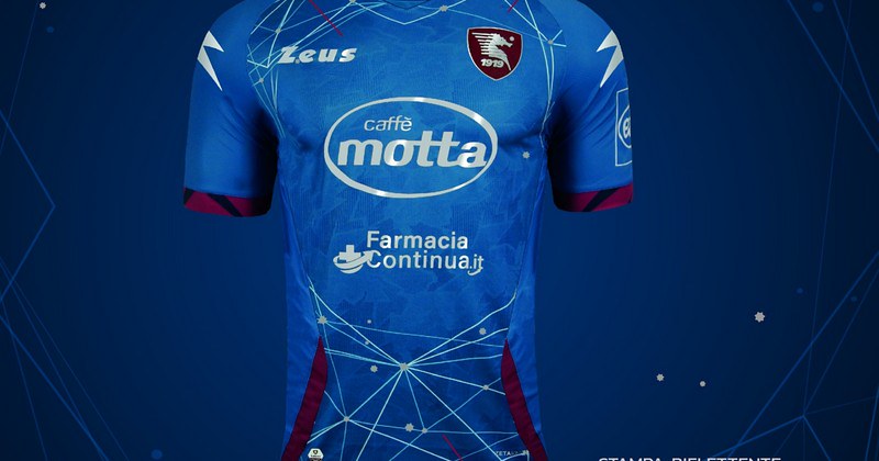 Salernitana, ecco la maglia in omaggio a Luci d’Artista