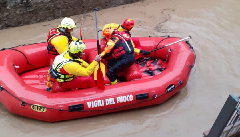 Maltempo a Roccapiemonte, evacuati 32 anziani da una struttura di San Potito