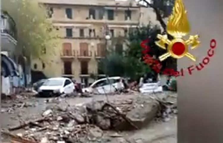 Frana Ischia, 8 morti e ancora 4 dispersi. Polemiche sull’allerta