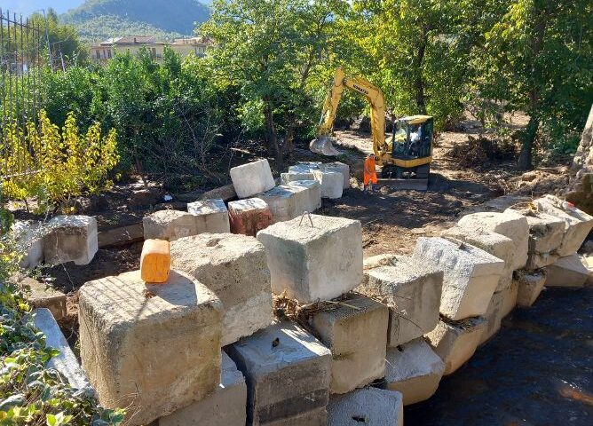 ROCCAPIEMONTE, ESONDANZIONE SOLOFRANA: INIZIATI I LAVORI DI RICOSTRUZIONE ARGINE