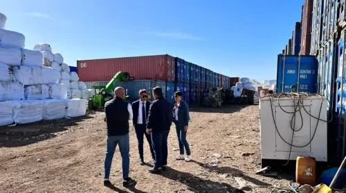Serre, container di rifiuti: ispezione del sindaco per verifica operazioni di svuotamento