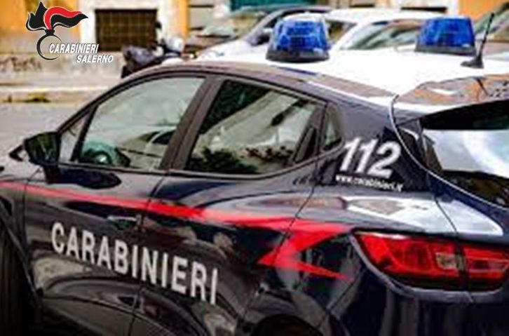 Non si ferma al posto di blocco e sperona i carabinieri sulla Cilentana: 51enne serbo arrestato