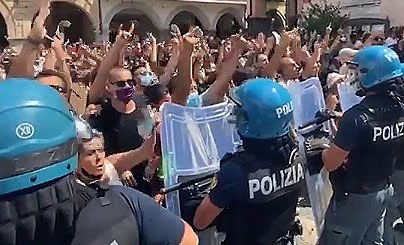 Contestazioni al comizio di Salvini a Cava De’ Tirreni, a processo in 17