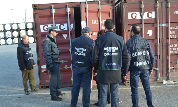 Droga dall’Olanda in Campania, sequestro di 121 kg di cocaina: 16 arresti