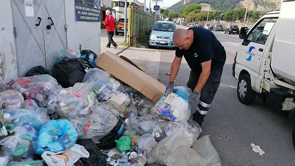 Salerno Pulita: ritrovati anche rifiuti speciali