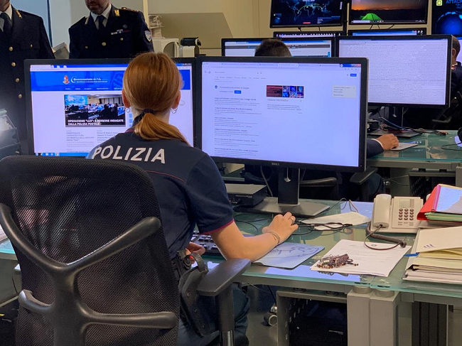 Campania e Puglia, frodi informatiche e riciclaggio: 18 arresti