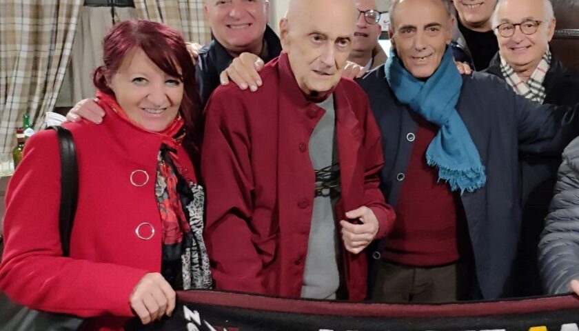 La storia. Tifoso speciale invita a cena una redazione sportiva