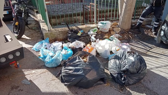 Ancora micro discariche di rifiuti a Salerno, in arrivo sanzioni per cittadini e imprese