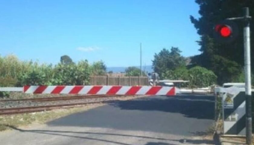 Passaggi a livello a Roccapiemonte: tempi di attesa per gli automobilisti troppo lunghi. Segnalazione a Rfi