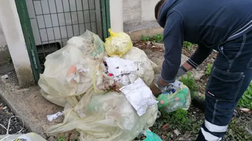 Dipendente di Salerno Pulita ferito da ladri di metalli con una bottiglia rotta