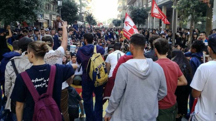 Flash Mob davanti alla Regione per lo sciopero studentesco nazionale del 18 novembre 