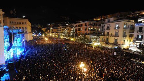 Salerno, nessun pienone in piazza a Capodanno:  concerto dei Negroamaro solo per 5mila persone