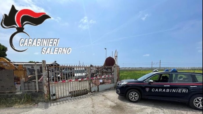 Officina meccanica abusiva e lavoratori in nero, blitz con sequestro dei carabinieri