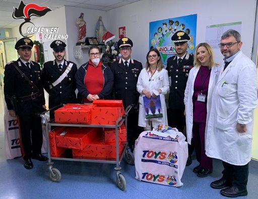 DONI DEI CARABINIERI AI BAMBINI DEL REPARTO PEDIATRICO DEL RUGGI