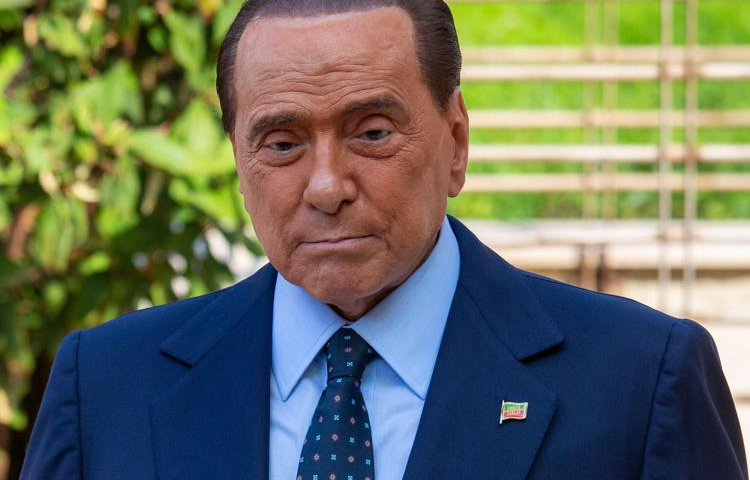 Governo, passa la manovra. Berlusconi: grazie a noi evitato solito teatrino
