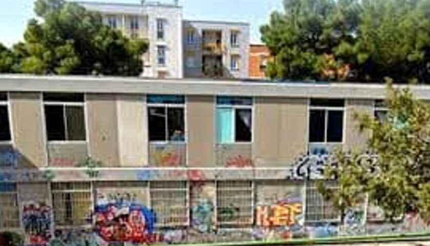  SALERNO, DOMANI ABBATTIMENTO EX SCUOLA GATTO